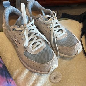 Brandblack womens sneakers barely worn size 8